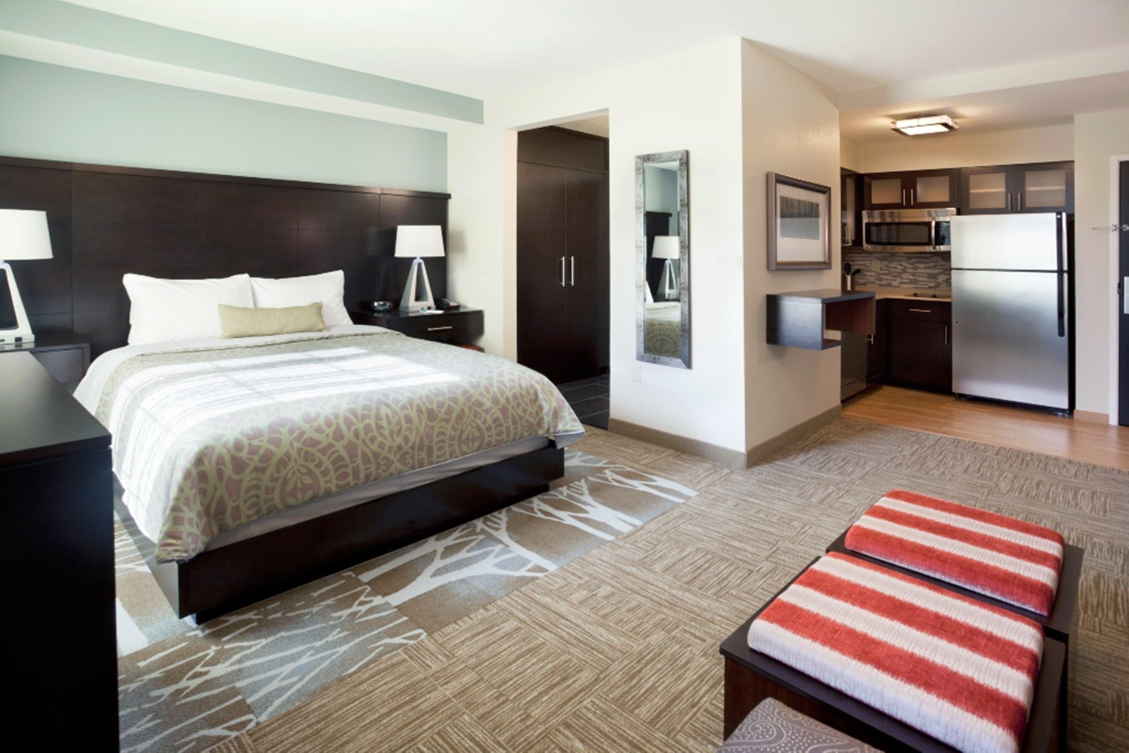 Staybridge By Ihg Hotel Dearborn
